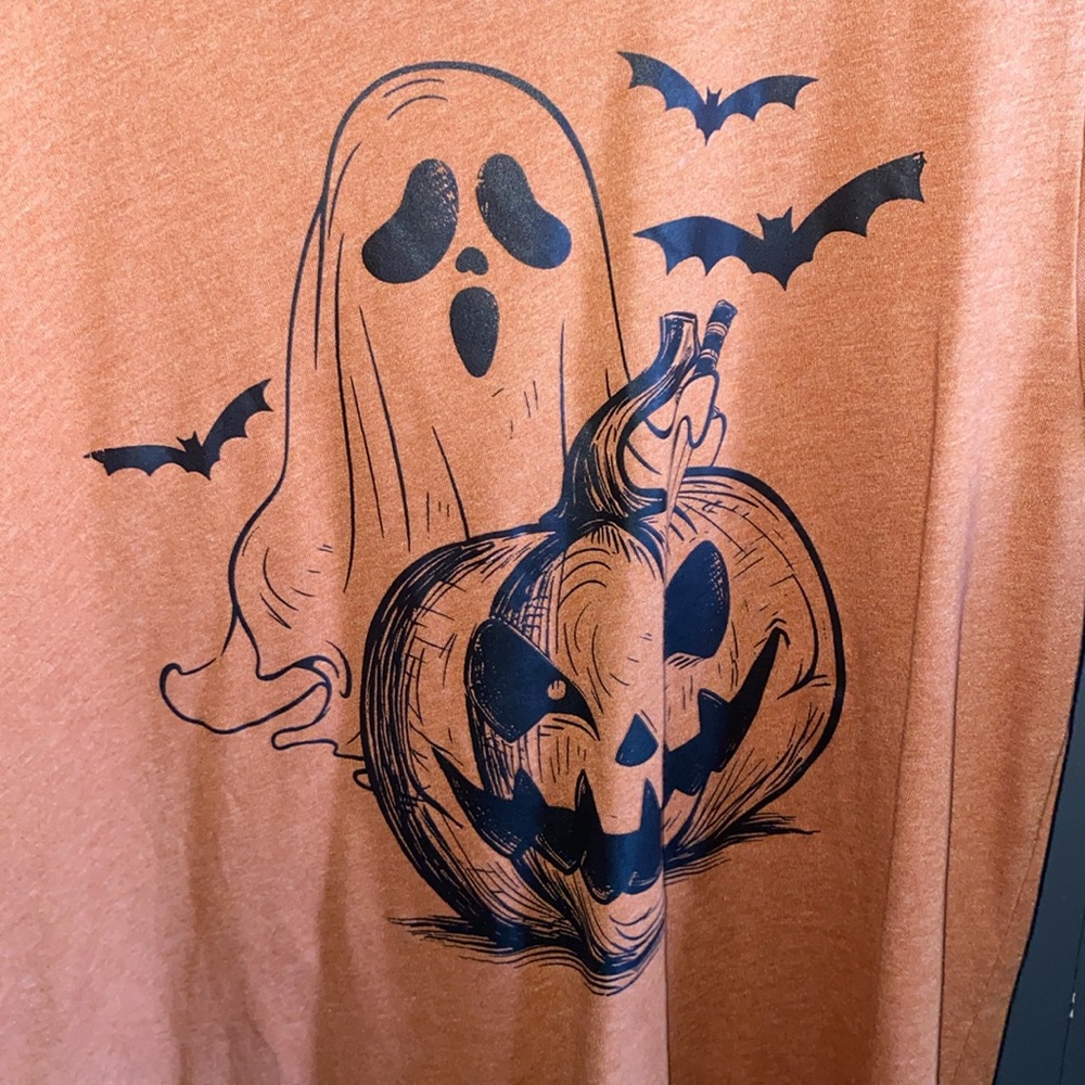 Women’s Halloween shirt - Picture 2 of 4